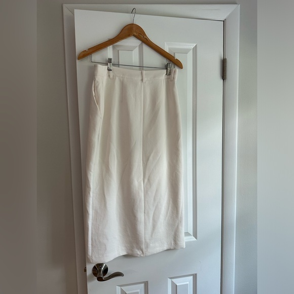 Chic, high-waisted ivory pencil skirt - Picture 2 of 4